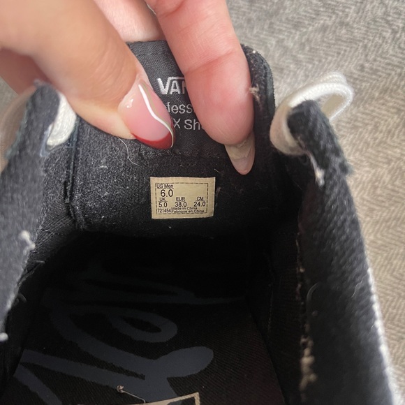 VANS - Picture 7 of 10